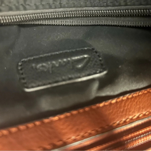 Clarks  vegan leather purse with removable clutch on the front EUC - Picture 10 of 13
